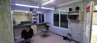 недвижимость в бишкеке продажа квартир: Срочно продается салон стрижки парикмахерская. вся мебель и