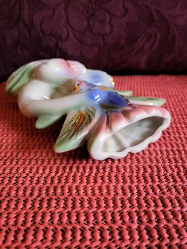 Figurice i makete: Porcelanska nova figura 70te. Figura,vaza. bez — 7