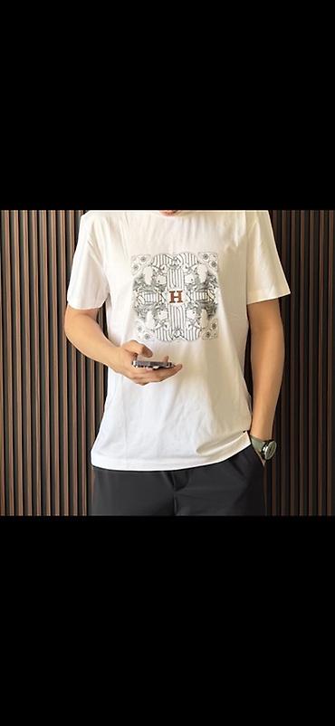 скимс футболка: Hermes Белая мужская футболка с принтом на груди. - Классический — 1
