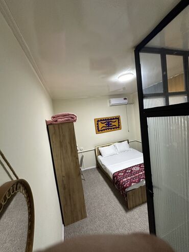 Посуточная аренда комнат: Уютный номер-студия с отдельным санузлом. Планировка и оснащение: - — 3