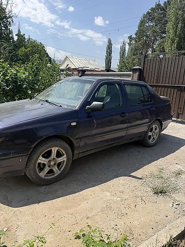 Продажа авто: Volkswagen Vento: 1997 г., Механика, Бензин, Седан — 2