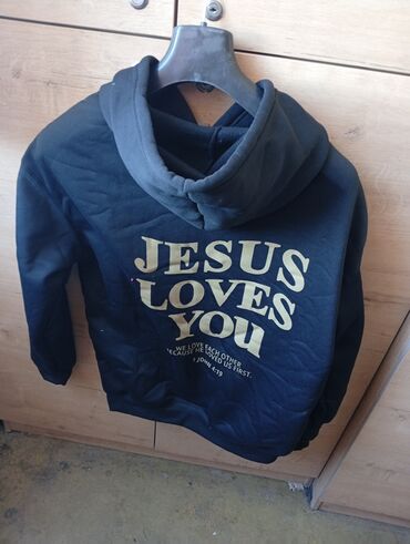 Толстовки, худи: Черное худи с принтом “JESUS LOVES YOU”. Характеристики: -