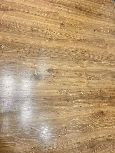 islenmis laminant: Təbii ağac naxışlı döşəmə örtüyü (laminat tipli) - Rəng/ton: isti — 1