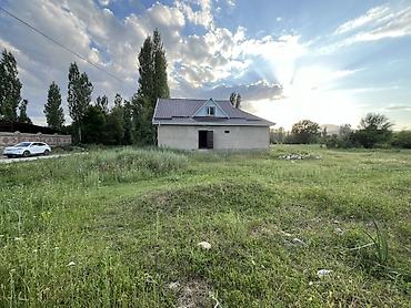 70 сом: Продаётся дом с мансардой на просторном участке. Основные — 10