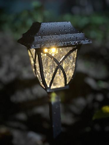 led пленка: Светодиодные садовые лампы, днем заряжаются от солнца и в темноте — 4