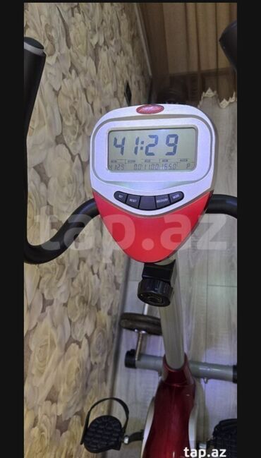Nərdlər: Stasionar velosiped/trenajor - LCD ekranlı ön panel: vaxt (məs.