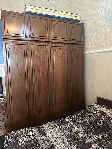 Yataq otağı mebel dəsti satılır. Dəstə şəkildə görünən əsas hissələr