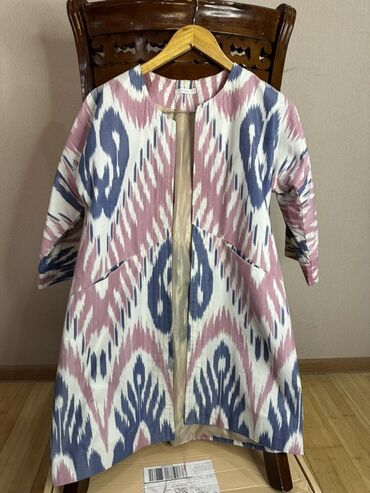 спортивное оборудование: Икат-халат/кимоно без застёжки - Свободный силуэт, длина ниже колена