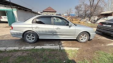 Другие автомобили: Седан серебристого цвета. Основные особенности: - Кузов: 4-дверный — 1