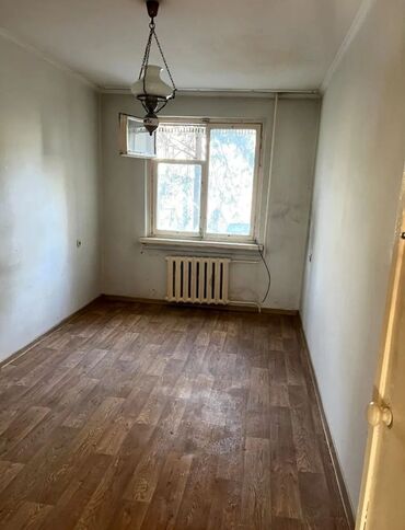 куплю квартиру мкр: 3 комнаты, 58 м², 104 серия, 1 этаж, Старый ремонт