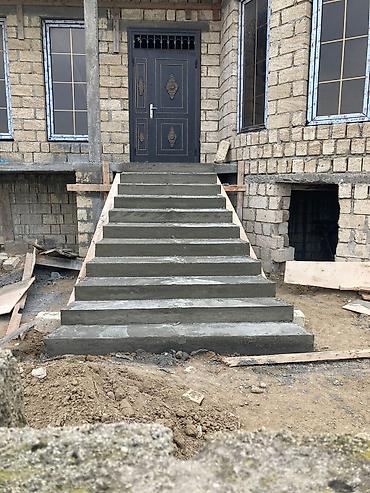 Pilləkən məhəccərləri: Betondan hazırlanmış pilləkənlər müxtəlif layihələr üçün uyğundur. Bu — 12