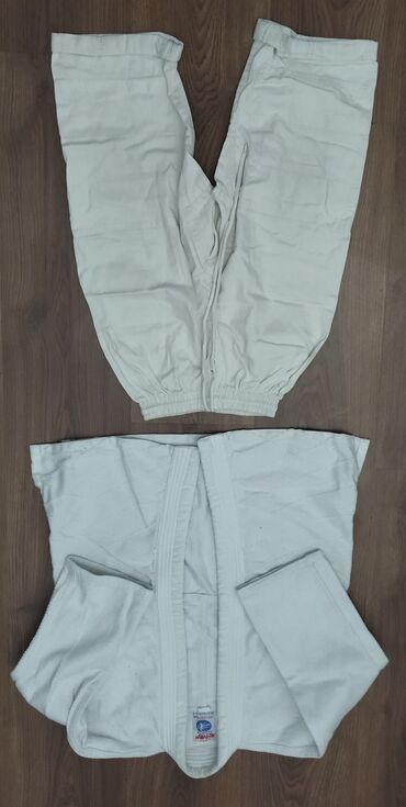 стильная белая блузка: Продаю 2 детских кимоно в удовлетворительных состояниях, ростовка 120