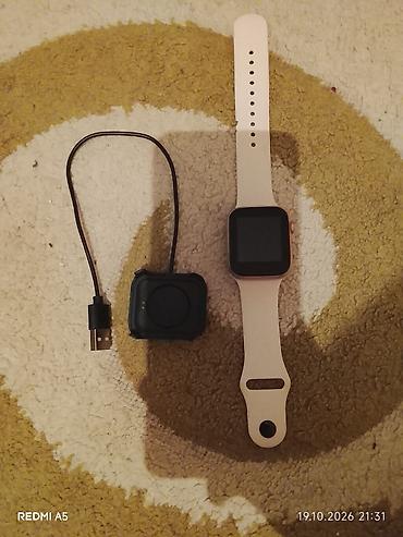 samsung a6 ekrani: Ağıllı saat, kvadrat formalı rəngli sensor ekranla təqdim olunur. Saat — 3