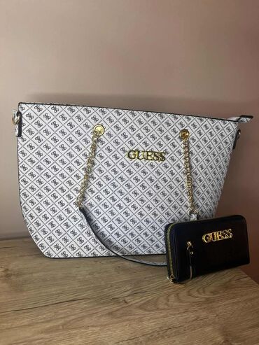 Torbe: Guess ❤️
Novčanik:
Cena 1750 din. +ptt 📌
Torbica:
Cena 2900 din +ptt 📌 — 8