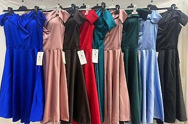 plis plisane haljine: Elegantna midi haljina sa spuštenim ramenima - Kroj — 3