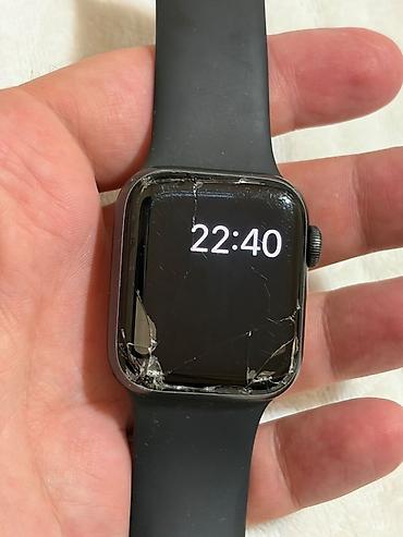 Smart saatlar: Apple Watch SE, 40 mm, alüminium kasa, qara/sidər idman kəməri ilə — 2