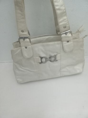 kais za torbe: Shoulder bag, Avon, Material: Leather