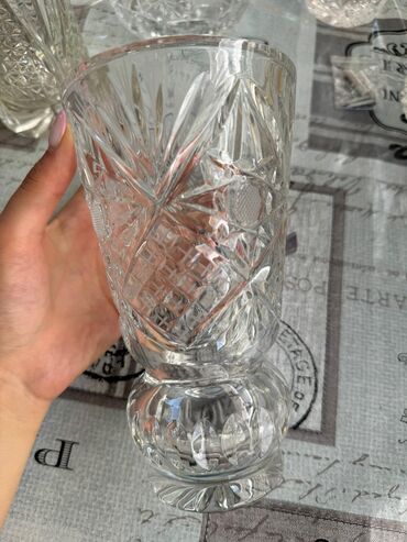 Вазы: Новые хрустальные вазы и салатницы 
1шт 500 сом