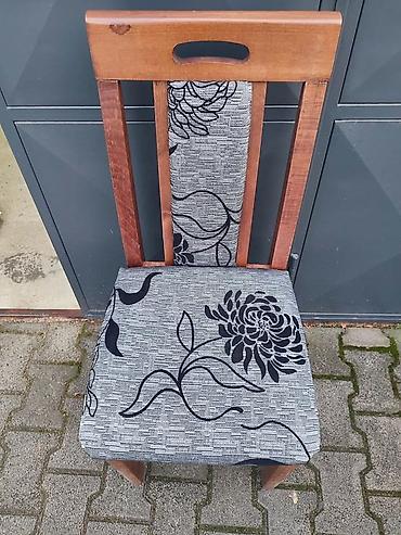 Stolice: Drvena trpezarijska stolica sa tapaciranim sedalom i naslonom. - — 5