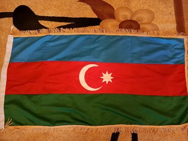 işlemiş darvazalar: Azərbaycan bayrağı qıraq saçaqlı,əla vəziyyətdədir