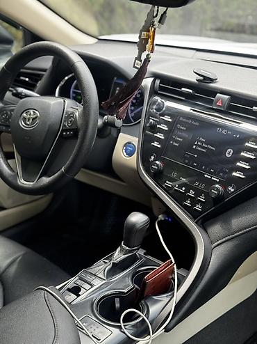 таета платз: Toyota Camry: 2019 г., Гибрид, Седан — 3