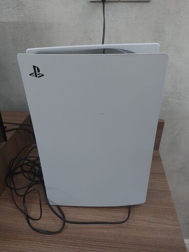 PS2 & PS1 (Sony PlayStation 2 & 1): Sony PlayStation 5 konsolu yüksək performanslı oyun təcrübəsi təqdim
