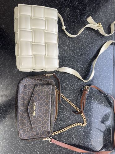 сумка женская через плечо: Набор из двух женских сумок через плечо. 1) Сумка Calvin Klein: -