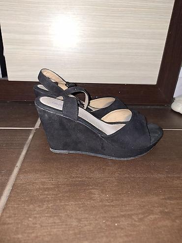 bele sandale na platformu: Crne ženske sandale na punu petu (wedges) - Elegantne crne sandale sa — 1