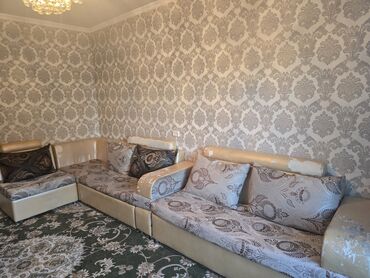 сейф для документов: Бурчу бар диван, Жастыктар менен, Үч орундук жана андан көп