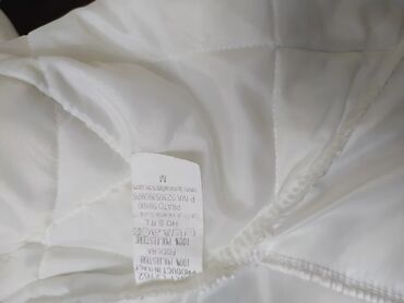 Демисезонные куртки: Продаю шикарную белоснежную курточку, производство Италия,размер — 15