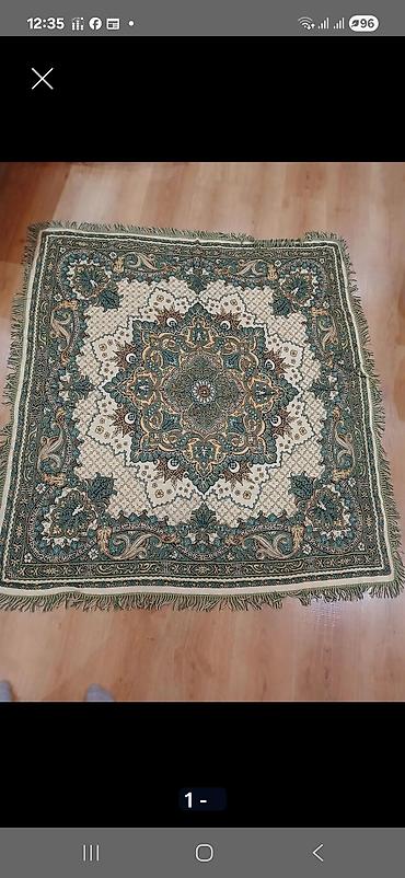 qedmi sufre: Kvadrat formada klassik naxışlı süfrə - Ölçü təxmini: 1,5 x 1,5 m — 1
