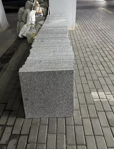 Фасадные гранитные плитки: Плиты из гранита оптом и в розницу для облицовки фасадов, ступеней или — 32