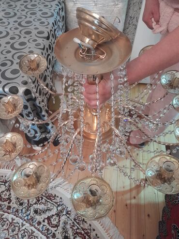 isiq generator: Çılçıraq, 8 lampa, Metal