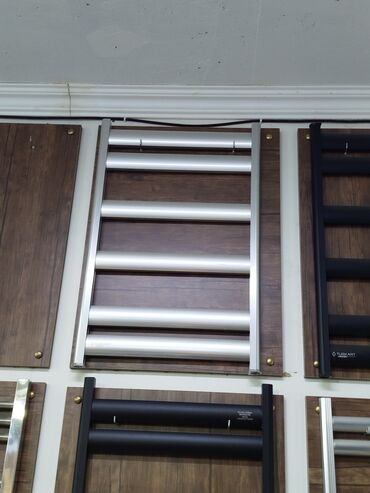 Çanaqlar, tülpanlar: Paslanmayan poladdan divara montaj olunan dəsmal radiatoru