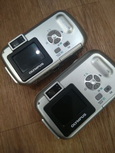 Продаю два цифровых фотоаппарата 2000 оба, состояние отличное рабочее