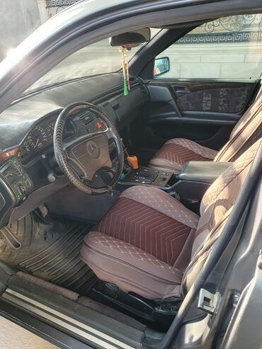 Mercedes-Benz: Mercedes-Benz E-Class: 2 l | 1996 il Sedan — 10