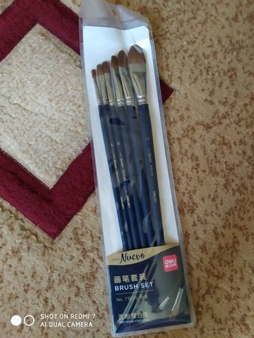 шредеры 1 с ручкой: Набор кистей Nuevo, деревянная лакированная ручка. для