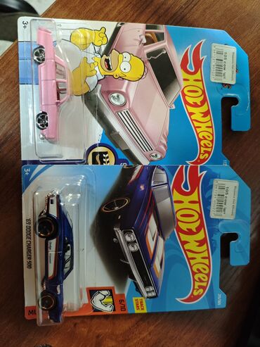 требуются модели: Набор из 2 коллекционных моделей Hot Wheels (масштаб 1:64) в заводской