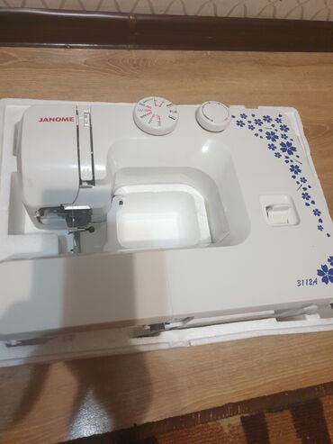 швейные машинки полу автомат: Тигүүчү машина Janome, Электромеханикалык
