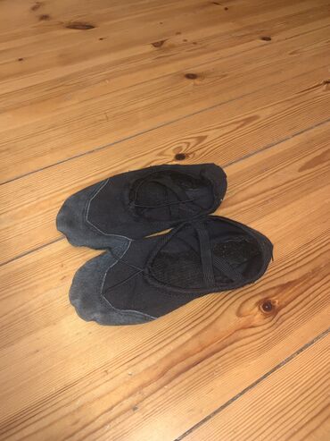 Digər qadın geyimləri: Böyük ve uşaq üçün keşke.Reqs ve gimnastika üçündür.Böyük üçün olan — 6