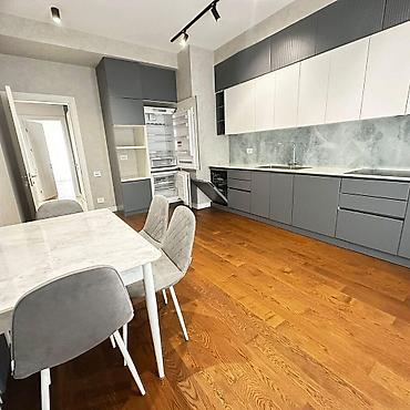 Yeni tikili: Satılır 2 otaqlı yeni tikili 95 m², Ağ şəhər q. Kateqoriya Yeni — 12