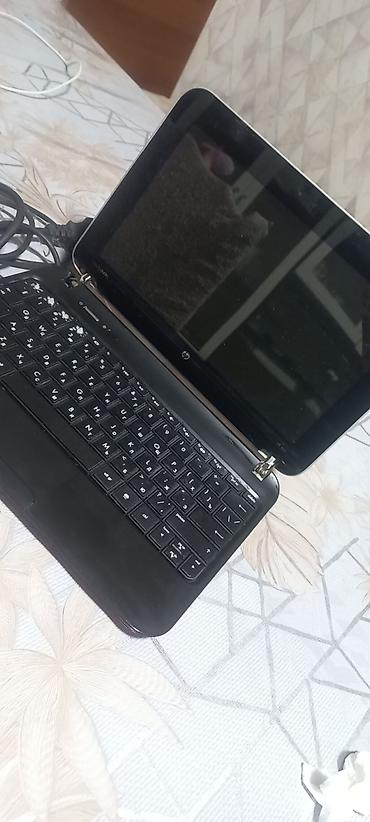 12 mini ekran: HP mini noutbuk/netbuk - Rəng: parlaq çəhrayı üst qapaq, qara daxil - — 2
