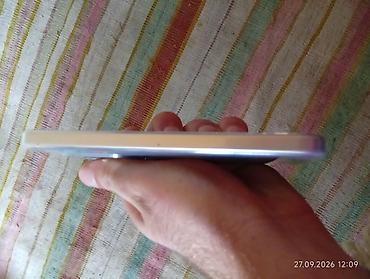Mobil telefonlar: Salam telfon təcli satlir 5 gunun telfondu reyal alciya endirim edəcəm — 2