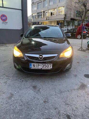 Transport: Opel Astra: 1.4 l | 2011 year | 129685 km. Coupe/Sports