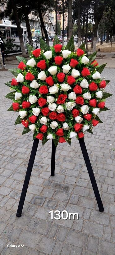 Sırğalar: 🔴 Hər növ çələnglərin hazırlanması 🌐 Ünvan - Əcəmi m yaxınlığı