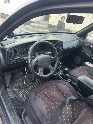 Volkswagen: Volkswagen Passat Variant: 1995 г., 1.8 л, Механика, Бензин, Универсал — 8