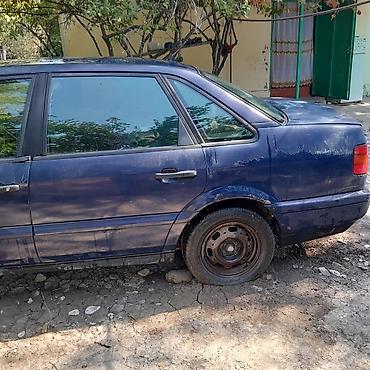 4 korpus kotan: Volkswagen Passat sedan - Kuzov: 4 qapılı sedan, tünd mavi rəng - — 3