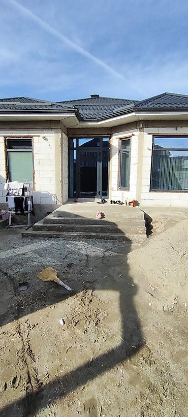 Продажа коттеджей и домов: Продаётся одноэтажный дом с 5 сотах участком. Основное: - Планировка — 4