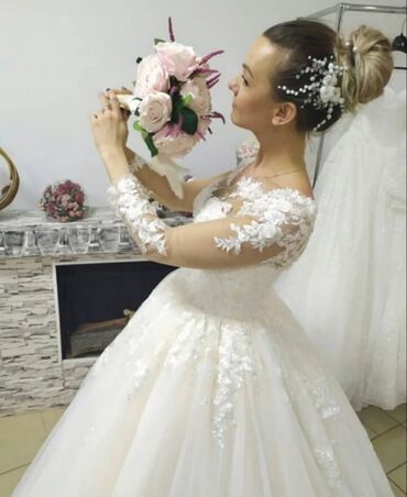 Свадебные платья: Свадебное платье, Пышная модель, 44, 46 (M), цвет - Айвори, Рукава: Длинные, С подъюбником — 9