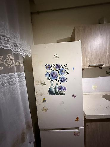 balaca dondurucu: İşlənmiş 2 qapılı Indesit Soyuducu Satılır, rəng - Ağ — 1